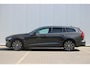 Volvo V60 T6 350PK Plug-in hybrid AWD Essential Edition | Adaptieve Cruise Control met Pilot Assist | Verwarmbare voorstoelen + stuurwiel | High Performance Audiosysteem | Park Assist voor + achter | Parkeercamera achter |  Blind Spot Information System | Apple CarPlay | 18'' Lichtmetalen wielen |