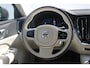 Volvo V60 T6 350PK Plug-in hybrid AWD Essential Edition | Adaptieve Cruise Control met Pilot Assist | Verwarmbare voorstoelen + stuurwiel | High Performance Audiosysteem | Park Assist voor + achter | Parkeercamera achter |  Blind Spot Information System | Apple CarPlay | 18'' Lichtmetalen wielen |
