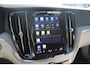 Volvo V60 T6 350PK Plug-in hybrid AWD Essential Edition | Adaptieve Cruise Control met Pilot Assist | Verwarmbare voorstoelen + stuurwiel | High Performance Audiosysteem | Park Assist voor + achter | Parkeercamera achter |  Blind Spot Information System | Apple CarPlay | 18'' Lichtmetalen wielen |