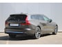 Volvo V60 T6 350PK Plug-in hybrid AWD Essential Edition | Adaptieve Cruise Control met Pilot Assist | Verwarmbare voorstoelen + stuurwiel | High Performance Audiosysteem | Park Assist voor + achter | Parkeercamera achter |  Blind Spot Information System | Apple CarPlay | 18'' Lichtmetalen wielen |