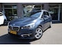 BMW 2-Serie Active Tourer 225xe Centennial High Executive HUD LEER TREKHAAK-AFN NAP PANO CLIMATE STOELVERW 17''LMV 2xPDC ELEK-ACHTERKLEP ZWARTE-HEMEL