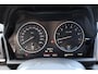 BMW 2-Serie Active Tourer 225xe Centennial High Executive HUD LEER TREKHAAK-AFN NAP PANO CLIMATE STOELVERW 17''LMV 2xPDC ELEK-ACHTERKLEP ZWARTE-HEMEL