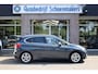 BMW 2-Serie Active Tourer 225xe Centennial High Executive HUD LEER TREKHAAK-AFN NAP PANO CLIMATE STOELVERW 17''LMV 2xPDC ELEK-ACHTERKLEP ZWARTE-HEMEL