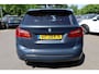 BMW 2-Serie Active Tourer 225xe Centennial High Executive HUD LEER TREKHAAK-AFN NAP PANO CLIMATE STOELVERW 17''LMV 2xPDC ELEK-ACHTERKLEP ZWARTE-HEMEL