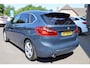 BMW 2-Serie Active Tourer 225xe Centennial High Executive HUD LEER TREKHAAK-AFN NAP PANO CLIMATE STOELVERW 17''LMV 2xPDC ELEK-ACHTERKLEP ZWARTE-HEMEL