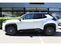 Toyota Yaris Cross 1.5 Hybrid Adventure Bi-Tone | Rijklaar | Panoramadak | Trekhaak | Head Up | Blind Spot | Apple/Android | Navi | Stoel-/stuurverw. | JBL | LED