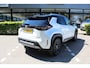Toyota Yaris Cross 1.5 Hybrid Adventure Bi-Tone | Rijklaar | Panoramadak | Trekhaak | Head Up | Blind Spot | Apple/Android | Navi | Stoel-/stuurverw. | JBL | LED