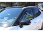 Toyota Yaris Cross 1.5 Hybrid Adventure Bi-Tone | Rijklaar | Panoramadak | Trekhaak | Head Up | Blind Spot | Apple/Android | Navi | Stoel-/stuurverw. | JBL | LED