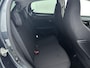 Peugeot 108 Allure 72 pk | Navigatie via Apple Carplay/Android Auto | Achteruitrijcamera | LED Dagrijverlichting | Keyless Entry/Start | Lederen Stuurwiel en Versnellingspook | Climate Control | Cruise Control | 15" Lichtmetalen Velgen |