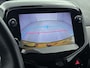 Peugeot 108 Allure 72 pk | Navigatie via Apple Carplay/Android Auto | Achteruitrijcamera | LED Dagrijverlichting | Keyless Entry/Start | Lederen Stuurwiel en Versnellingspook | Climate Control | Cruise Control | 15" Lichtmetalen Velgen |