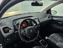 Peugeot 108 Allure 72 pk | Navigatie via Apple Carplay/Android Auto | Achteruitrijcamera | LED Dagrijverlichting | Keyless Entry/Start | Lederen Stuurwiel en Versnellingspook | Climate Control | Cruise Control | 15" Lichtmetalen Velgen |