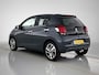 Peugeot 108 Allure 72 pk | Navigatie via Apple Carplay/Android Auto | Achteruitrijcamera | LED Dagrijverlichting | Keyless Entry/Start | Lederen Stuurwiel en Versnellingspook | Climate Control | Cruise Control | 15" Lichtmetalen Velgen |
