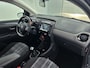 Peugeot 108 Allure 72 pk | Navigatie via Apple Carplay/Android Auto | Achteruitrijcamera | LED Dagrijverlichting | Keyless Entry/Start | Lederen Stuurwiel en Versnellingspook | Climate Control | Cruise Control | 15" Lichtmetalen Velgen |