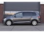 Volkswagen Touran 1.5 TSI Highline 7p Dsg Pano - Trekhaak - Carplay - Camera