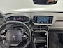 Peugeot e-2008 EV GT 54 kWh 156 pk | Navigatie | Achteruitrijcamera | Parkeersensoren Voor en Achter | Alcantara Bekleding | Sportstoelen | Full-LED Koplampen | Keyless Entry/Start | Climate Control | Cruise Control | 17" Lichtmetalen Velgen | Apple Carplay/Android Auto |