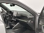 Peugeot e-2008 EV GT 54 kWh 156 pk | Navigatie | Achteruitrijcamera | Parkeersensoren Voor en Achter | Alcantara Bekleding | Sportstoelen | Full-LED Koplampen | Keyless Entry/Start | Climate Control | Cruise Control | 17" Lichtmetalen Velgen | Apple Carplay/Android Auto |