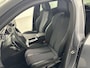 Peugeot e-2008 EV GT 54 kWh 156 pk | Navigatie | Achteruitrijcamera | Parkeersensoren Voor en Achter | Alcantara Bekleding | Sportstoelen | Full-LED Koplampen | Keyless Entry/Start | Climate Control | Cruise Control | 17" Lichtmetalen Velgen | Apple Carplay/Android Auto |
