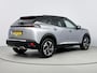Peugeot e-2008 EV GT 54 kWh 156 pk | Navigatie | Achteruitrijcamera | Parkeersensoren Voor en Achter | Alcantara Bekleding | Sportstoelen | Full-LED Koplampen | Keyless Entry/Start | Climate Control | Cruise Control | 17" Lichtmetalen Velgen | Apple Carplay/Android Auto |