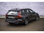 Volvo V60 2.0 B4 Plus Dark | Panorama dak | 19" | Adaptieve cruise control | Elektrisch verstelbare voorstoelen | Stoel/stuur verwarming | Blis |