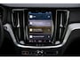 Volvo V60 2.0 B4 Plus Dark | Panorama dak | 19" | Adaptieve cruise control | Elektrisch verstelbare voorstoelen | Stoel/stuur verwarming | Blis |