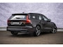 Volvo V60 2.0 B4 Plus Dark | Panorama dak | 19" | Adaptieve cruise control | Elektrisch verstelbare voorstoelen | Stoel/stuur verwarming | Blis |