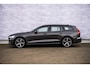 Volvo V60 2.0 B4 Plus Dark | Panorama dak | 19" | Adaptieve cruise control | Elektrisch verstelbare voorstoelen | Stoel/stuur verwarming | Blis |