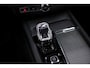 Volvo V60 2.0 B4 Plus Dark | Panorama dak | 19" | Adaptieve cruise control | Elektrisch verstelbare voorstoelen | Stoel/stuur verwarming | Blis |