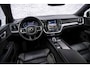 Volvo V60 2.0 B4 Plus Dark | Panorama dak | 19" | Adaptieve cruise control | Elektrisch verstelbare voorstoelen | Stoel/stuur verwarming | Blis |