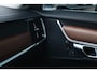 Volvo S90 2.0 T4 Business Luxury + | Schuif-/ kanteldak| Head-up Display| Geventileerde voorstoelen met massagefunctie| Stoelverwarming voor + achter| Stuurwielverwarming| Achterspoiler|