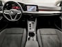 Volkswagen Golf 1.0 eTSI Sport Deluxe Automaat (APPLE CARPLAY, GROOT NAVI, MEMORY SEATS, ALCANTARA, CAMERA, SFEERVERLICHTING, MASSAGE, KEYLESS, ADAPTIVE CRUISE, NIEUWSTAAT)