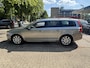 Volvo V70 2.5T 200pk Aut Summum BTW voordeel €750,-