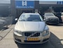 Volvo V70 2.5T 200pk Aut Summum BTW voordeel €750,-