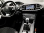 Peugeot 308 SW 1.2 PureTech Sport (APPLE CARPLAY, GROOT NAVI, LEDER/ALCANTARA, PARKEERSENSOREN, SPORTSTOELEN, LANE ASSIST, DAB+, CRUISE, NIEUWSTAAT)