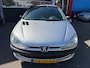 Peugeot 206 1.6-16V Gentry Auto rijdt goed alleen bak bokt