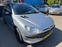 Peugeot 206 1.6-16V Gentry Auto rijdt goed alleen bak bokt
