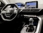 Peugeot 5008 1.2 PureTech Sport 7 Persoons (APPLE CARPLAY, GROOT NAVI, TREKHAAK, DAB+, SPORTSTOELEN, PARKEERSENSOREN, CRUISE, NIEUWSTAAT)
