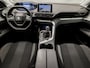 Peugeot 5008 1.2 PureTech Sport 7 Persoons (APPLE CARPLAY, GROOT NAVI, TREKHAAK, DAB+, SPORTSTOELEN, PARKEERSENSOREN, CRUISE, NIEUWSTAAT)