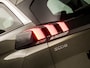 Peugeot 5008 1.2 PureTech Sport 7 Persoons (APPLE CARPLAY, GROOT NAVI, TREKHAAK, DAB+, SPORTSTOELEN, PARKEERSENSOREN, CRUISE, NIEUWSTAAT)