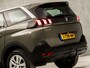 Peugeot 5008 1.2 PureTech Sport 7 Persoons (APPLE CARPLAY, GROOT NAVI, TREKHAAK, DAB+, SPORTSTOELEN, PARKEERSENSOREN, CRUISE, NIEUWSTAAT)