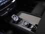 Volvo XC90 2.0 T8 Plug-in hybrid AWD Ultra Dark 455PK Aut. Pano-Schuifdak, Harman-Kardon Audio, Head-Up Display, Stoelverwarming/koeling/massage, Alarm, Adaptieve Cruise, Side Assist, Navi, Four-C Chassis, Trekhaak, 22" LM Velgen