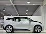 BMW i3 Basis Comfort Advance 22 kWh | 19'' LM Velgen | Stoelverwarming | Nette auto |