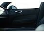 Volvo XC60 Recharge T6 340 pk AWD R-Design Volvo XC60 Recharge T6 AWD R-Design | Navi | Head-Up Display | Schuif-/Kanteldak | Keyless | 360 Camera | Adaptieve Cruise | Getint Glas | BLIS | Harman Kardon Audio | Stuur-/Stoelverwarming Voor + Achter | Standkachel | 22" LM