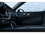 Volvo XC60 Recharge T6 340 pk AWD R-Design Volvo XC60 Recharge T6 AWD R-Design | Navi | Head-Up Display | Schuif-/Kanteldak | Keyless | 360 Camera | Adaptieve Cruise | Getint Glas | BLIS | Harman Kardon Audio | Stuur-/Stoelverwarming Voor + Achter | Standkachel | 22" LM