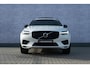 Volvo XC60 Recharge T6 340 pk AWD R-Design Volvo XC60 Recharge T6 AWD R-Design | Navi | Head-Up Display | Schuif-/Kanteldak | Keyless | 360 Camera | Adaptieve Cruise | Getint Glas | BLIS | Harman Kardon Audio | Stuur-/Stoelverwarming Voor + Achter | Standkachel | 22" LM