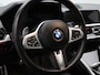 BMW 3-Serie 184pk 320i High Executive Camera | Adapt. Cruise | Navi | Parkeersens. v+a | Stoel-/stuurverw. | Trekhaak
