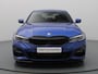 BMW 3-Serie 184pk 320i High Executive Camera | Adapt. Cruise | Navi | Parkeersens. v+a | Stoel-/stuurverw. | Trekhaak