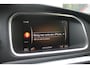 Volvo V40 Cross Country T3 Polar+ Luxury Premium audio by Harman Kardon | Panoramisch schuif/-kanteldak | Park Assist voor + achter | Parkeercamera achter | Verwarmbare voorstoelen | 17'' Lichtmetalen wielen