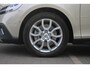 Volvo V40 Cross Country T3 Polar+ Luxury Premium audio by Harman Kardon | Panoramisch schuif/-kanteldak | Park Assist voor + achter | Parkeercamera achter | Verwarmbare voorstoelen | 17'' Lichtmetalen wielen