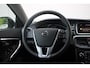 Volvo V40 Cross Country T3 Polar+ Luxury Premium audio by Harman Kardon | Panoramisch schuif/-kanteldak | Park Assist voor + achter | Parkeercamera achter | Verwarmbare voorstoelen | 17'' Lichtmetalen wielen