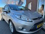 Ford Fiesta 1.4 Ghia NIEUWE APK / LEER / CAMERA / AIRCO / GROOT.SCHERM / LMV